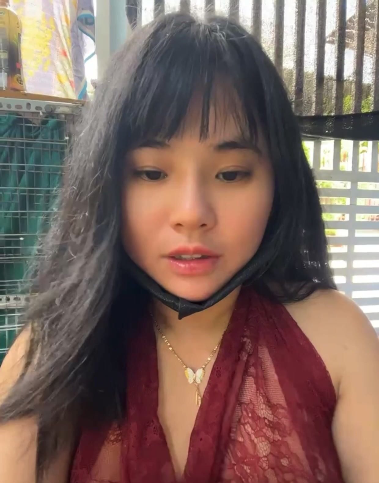 Gái dâm mặc đồ xuyên thấu khoe hàng trước cửa nhà phần 2
